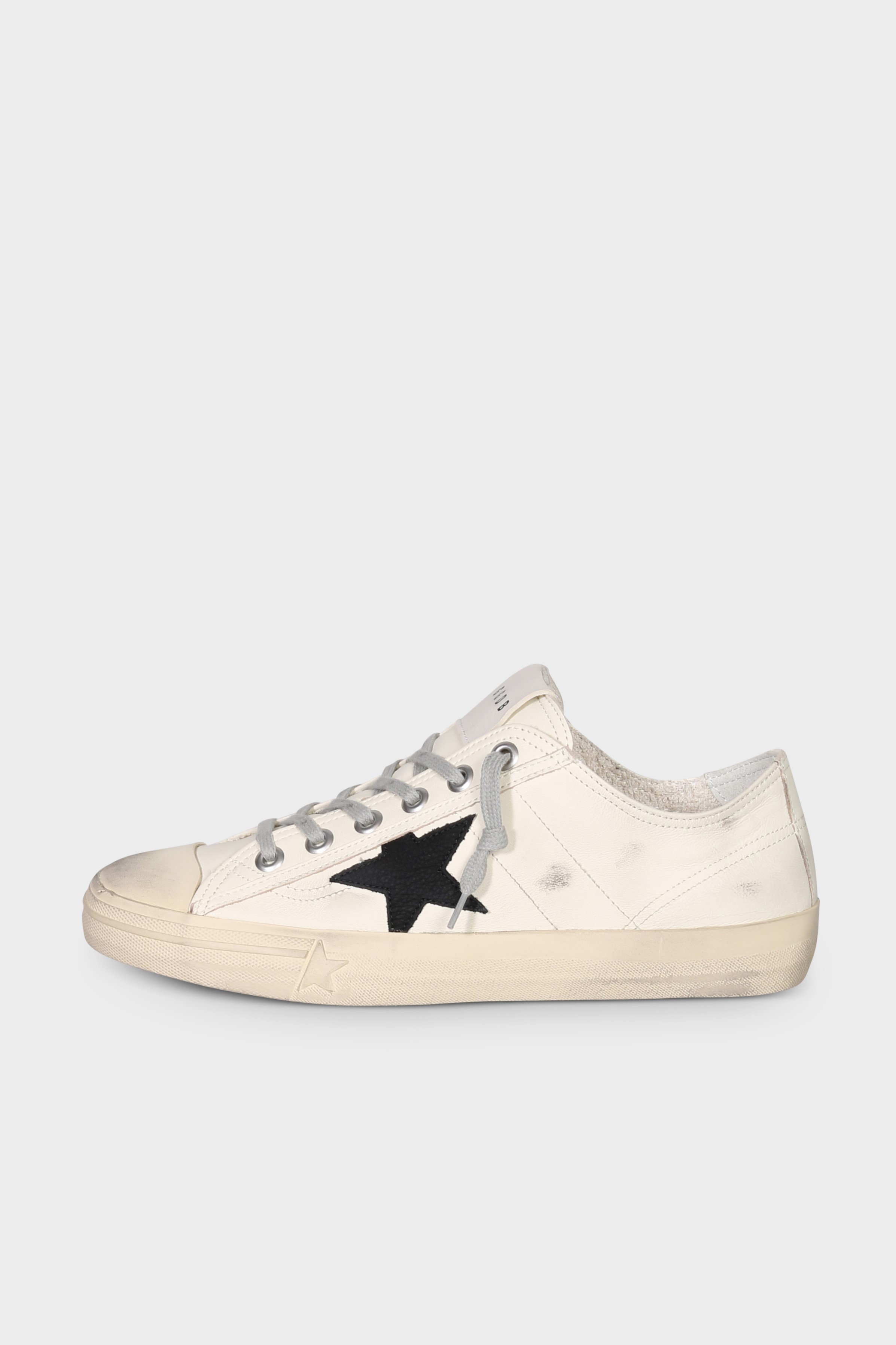 GOLDEN GOOSE V-Star in Dirty White/Black