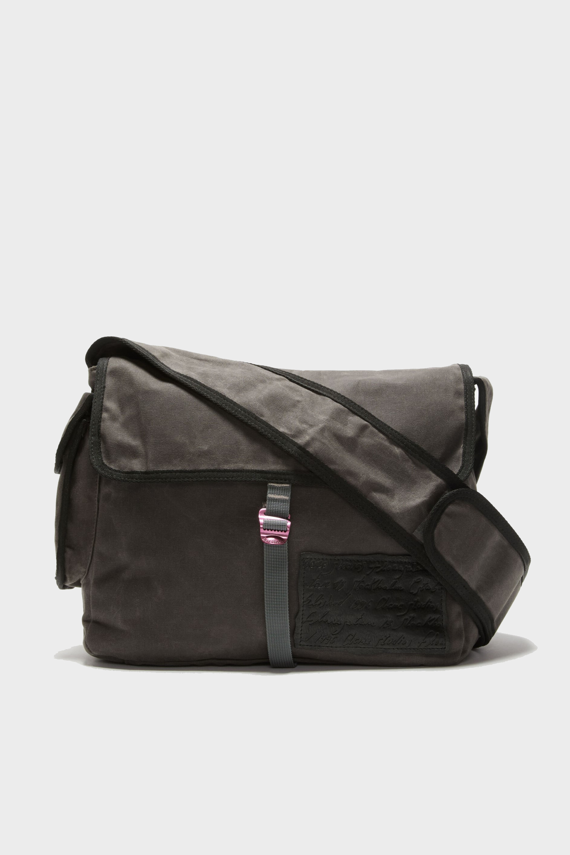 ACNE STUDIOS Messenger Bag in Grey/Black