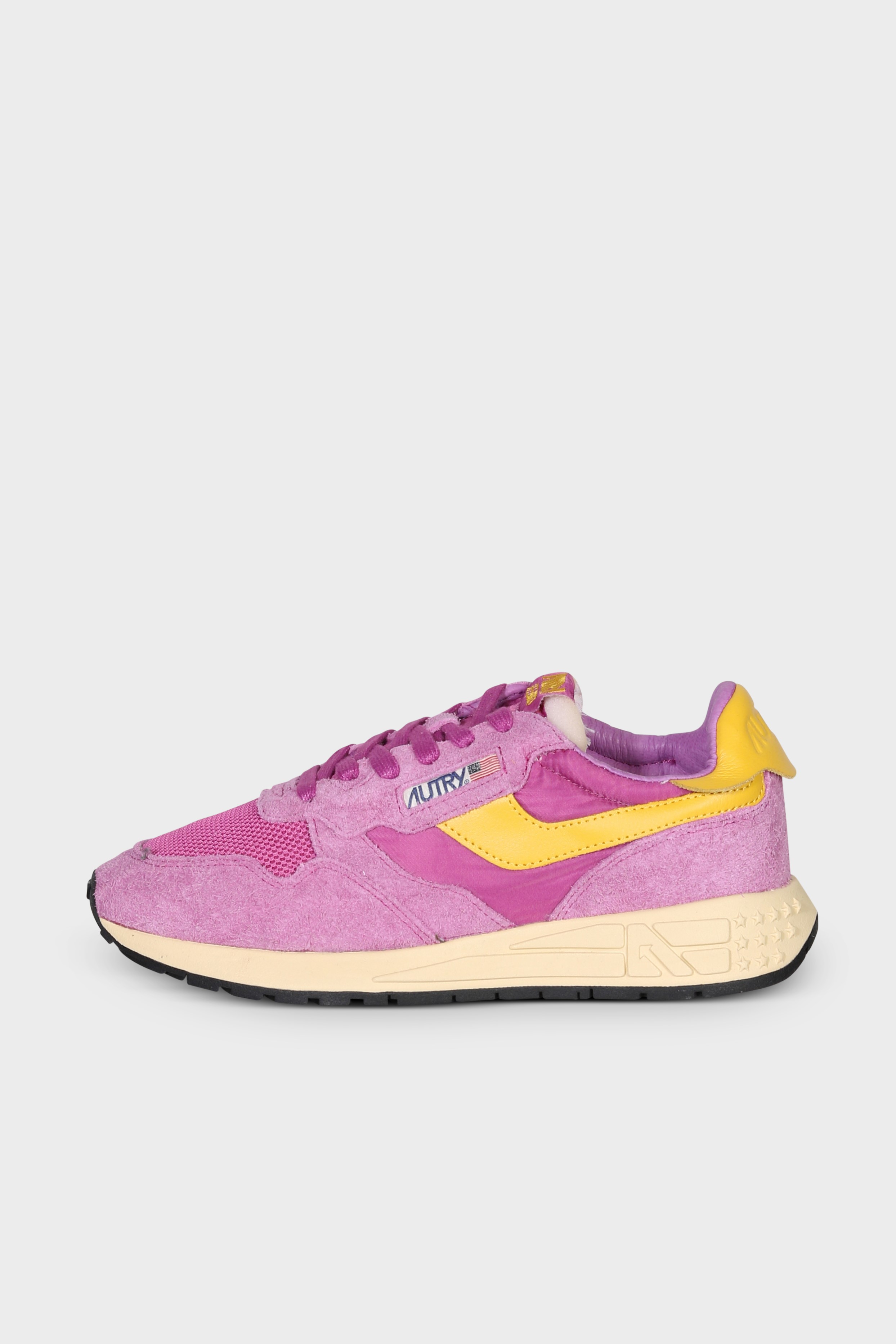 AUTRY ACTION SHOES Reelwind Low Sneaker in Lilac/Yellow