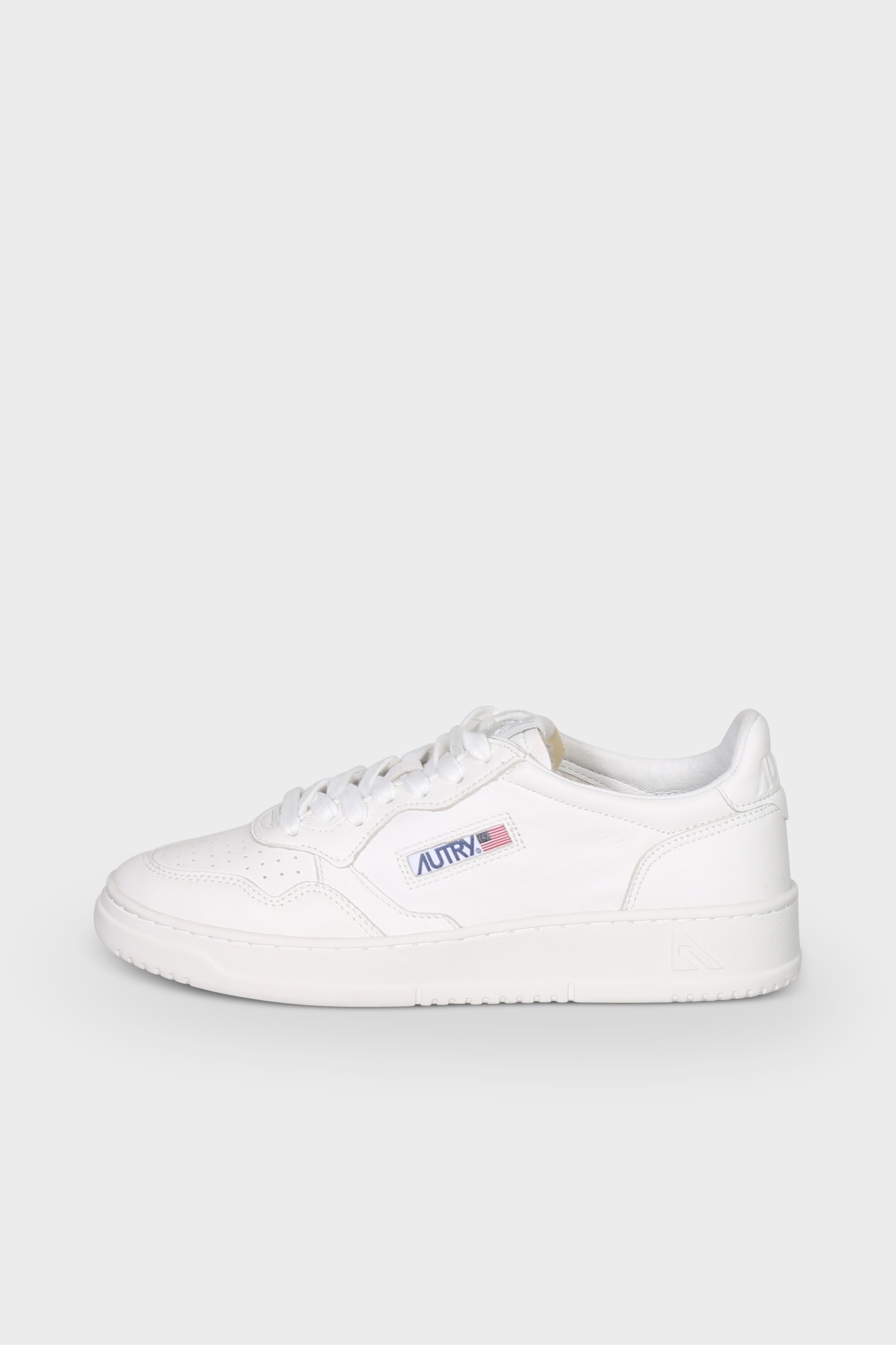 AUTRY ACTION SHOES Medalist Low Goat in All White