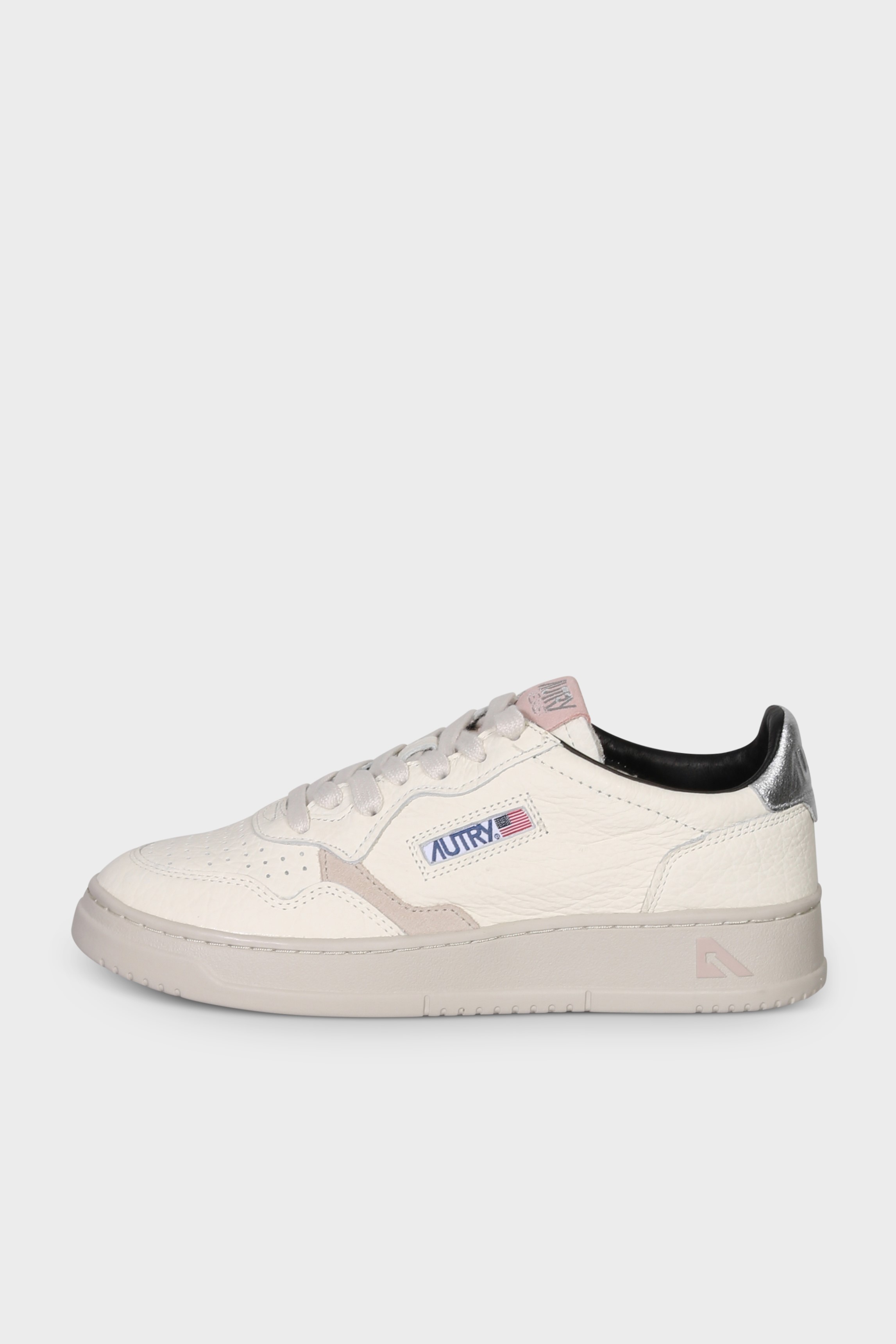 AUTRY ACTION SHOES Medalist Low Sneaker in Off White/Silver/Powder